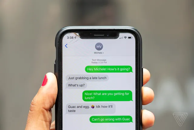 Google muốn ‘mượn tay’ nhà quản lý ép Apple mở iMessage