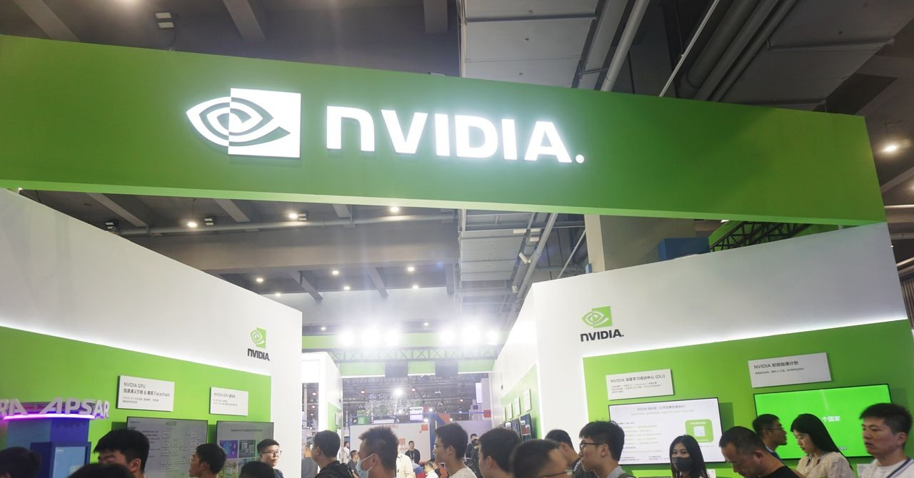 Doanh thu Nvidia tăng gấp ba lần nhờ bùng nổ chip AI