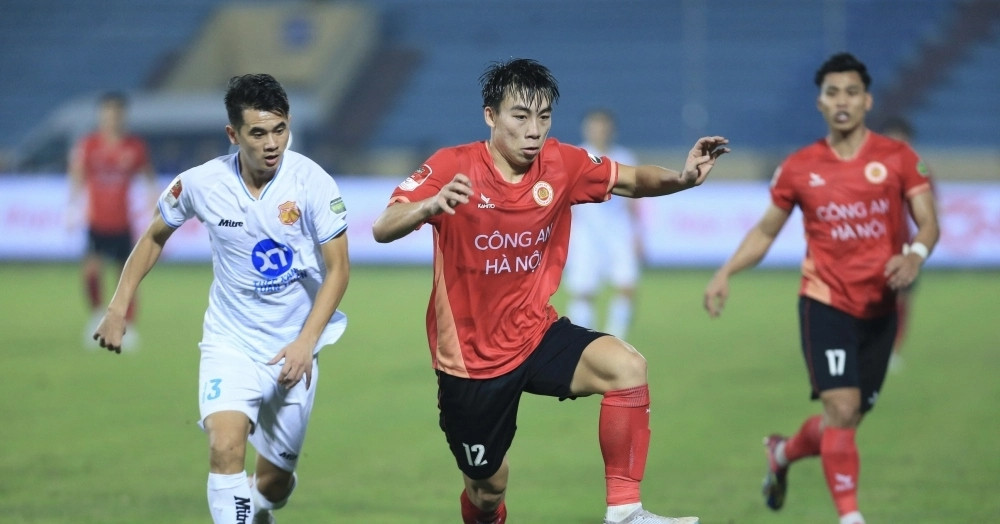HLV Troussier nhận thêm tin dữ trước Asian Cup