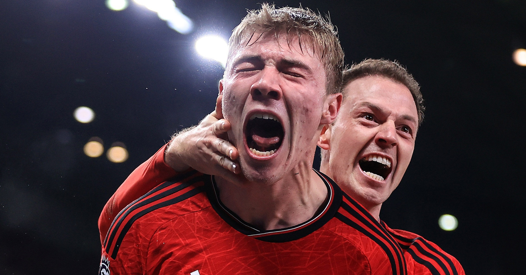 Hojlund ngất ngây khi giúp MU hạ Aston Villa