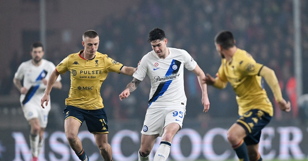 Inter Milan đánh rơi chiến thắng trước Genoa