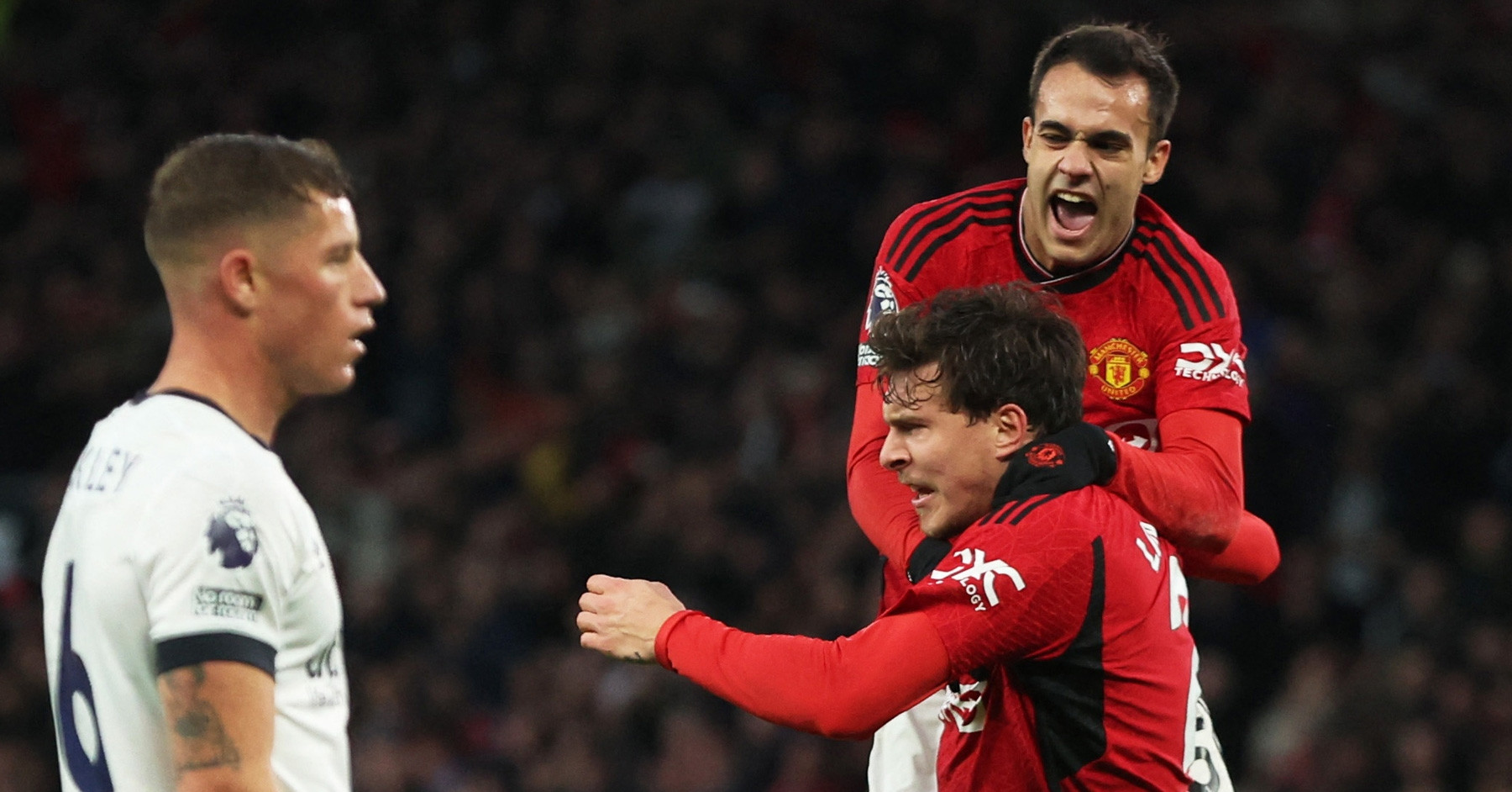 MU quyết định bất ngờ tương lai Lindelof và Wan-Bissaka