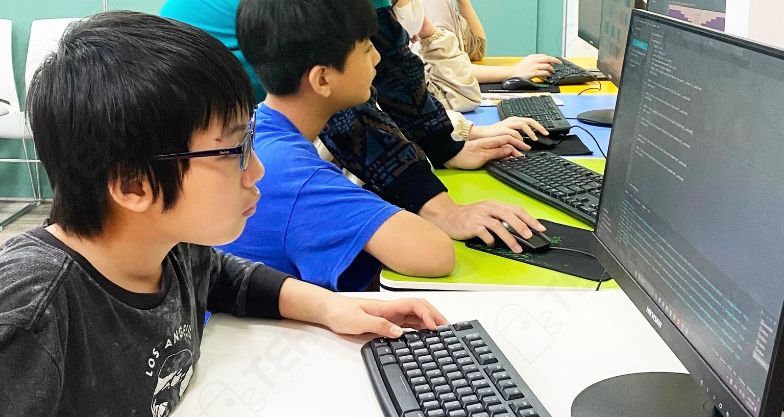 Trẻ em nên hay không nên học code?