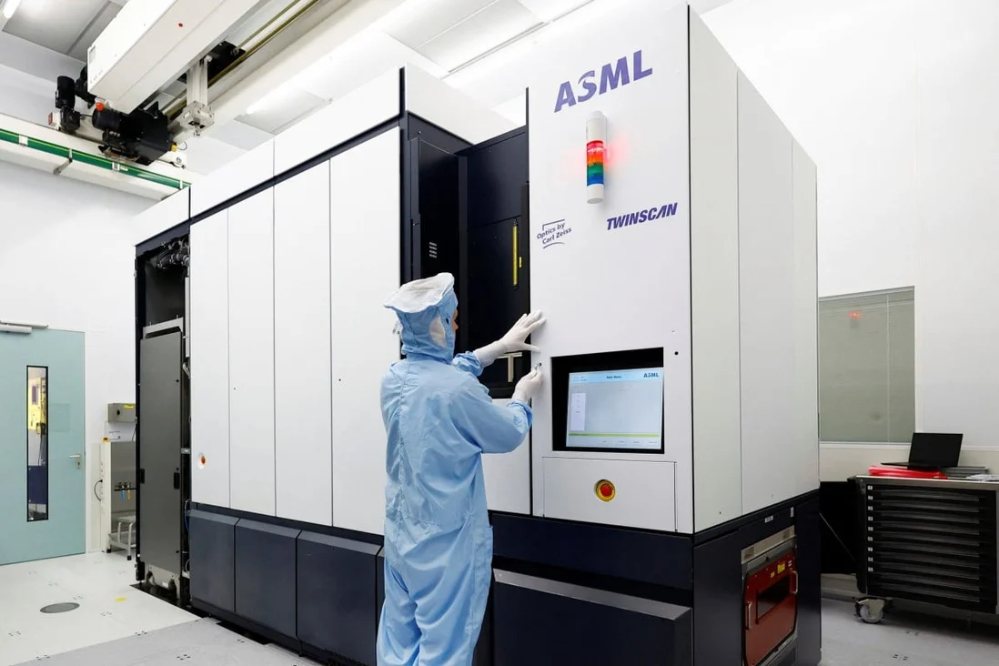 Trung Quốc tăng cường nhập khẩu máy sản xuất chip của ASML