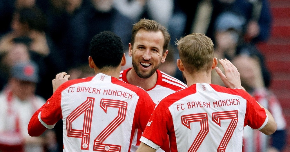 Harry Kane lập hat-trick, Bayern Munich thắng trận 8-1