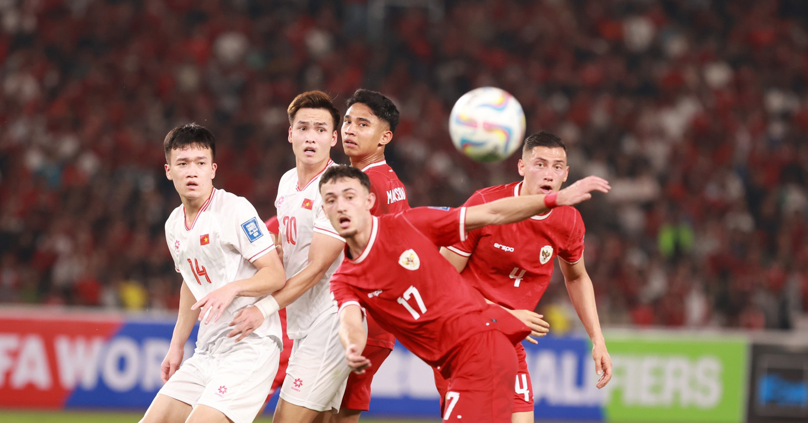 Tuyển Việt Nam thua sít sao Indonesia: Điểm sáng Thái Sơn, Nguyễn Filip