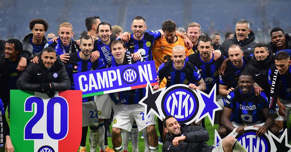 Thắng nghẹt thở AC Milan, Inter vô địch Serie A sớm 5 vòng đấu