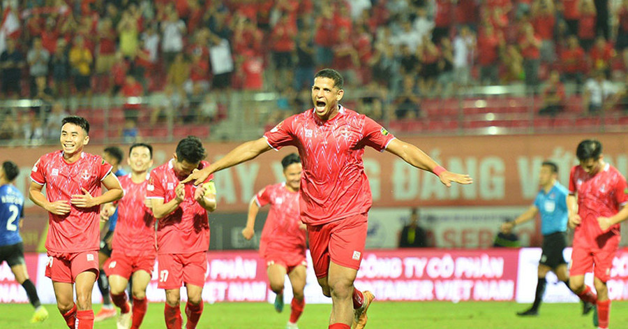 CLB Hải Phòng nhận cú đúp giải thưởng V-League tháng 4