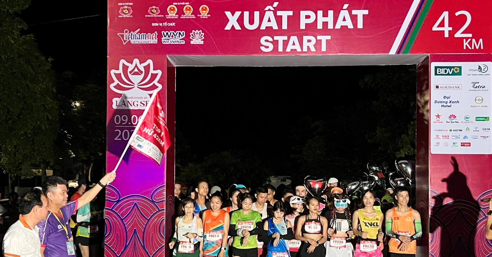 Khởi tranh giải marathon Hành trình về Làng Sen 2024