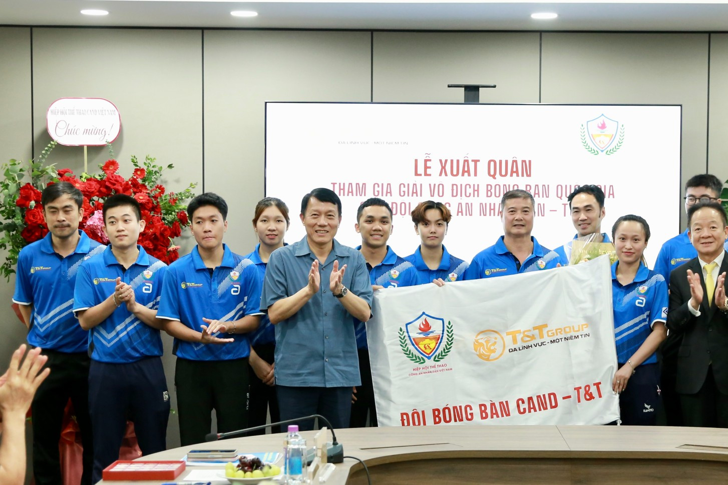 Hai nhà vô địch bóng bàn SEA Games 32 khoác màu áo mới