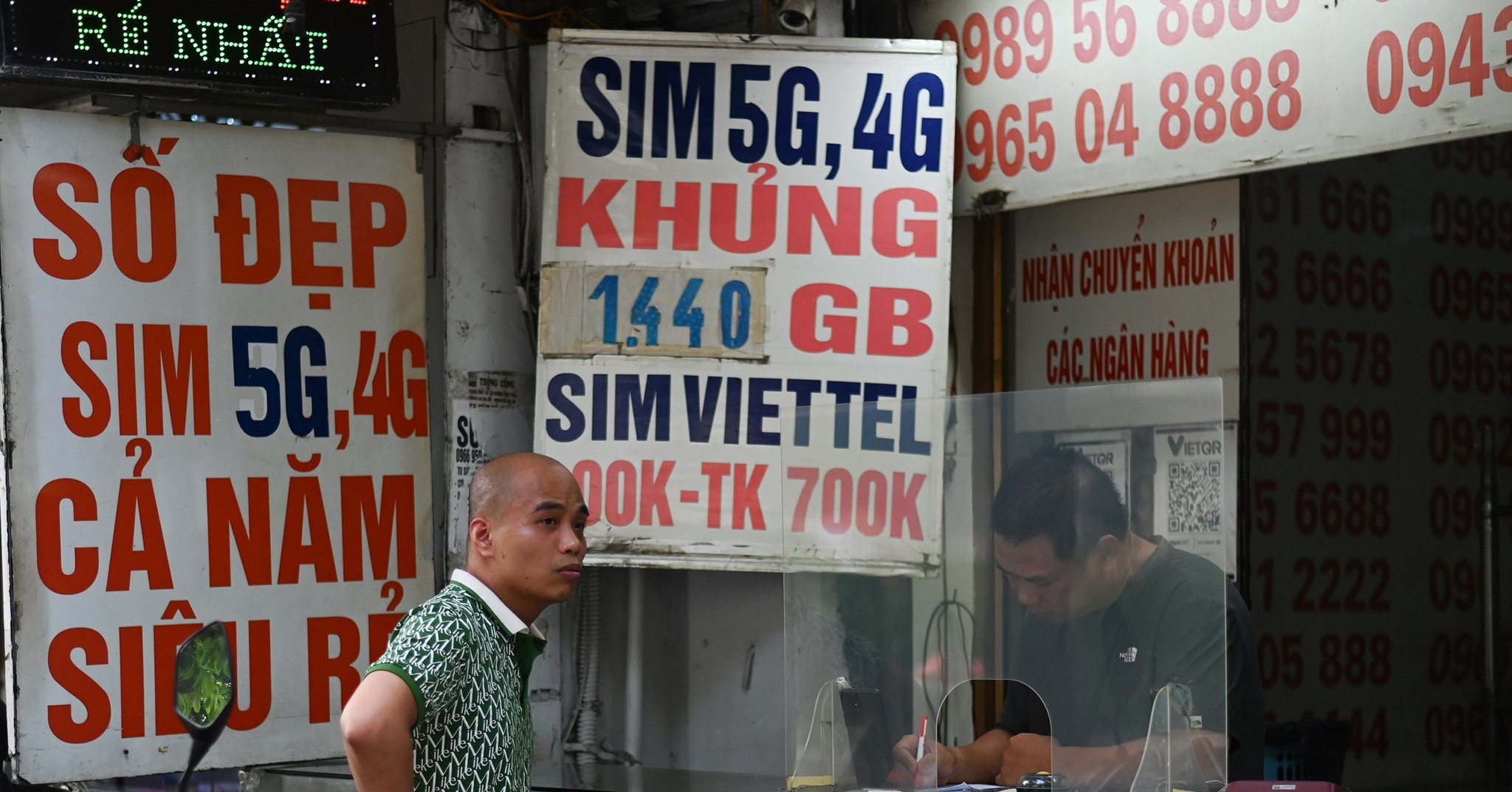 Chuyển công an xử lý thuê bao sở hữu trên 10 SIM sai phạm: Đại lý "nín thở"