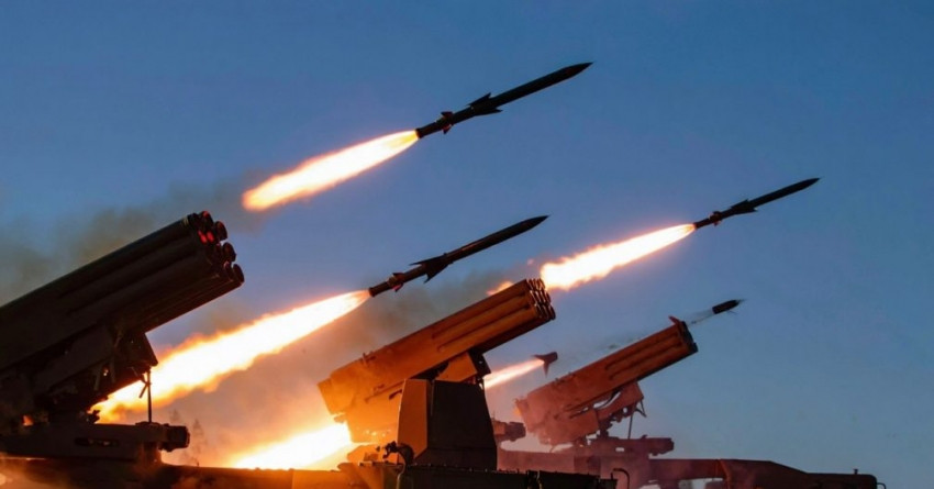 Pháo phản lực phóng loạt Grad BM-21 Nga 'ra đòn' hủy diệt kho đạn Ukraine