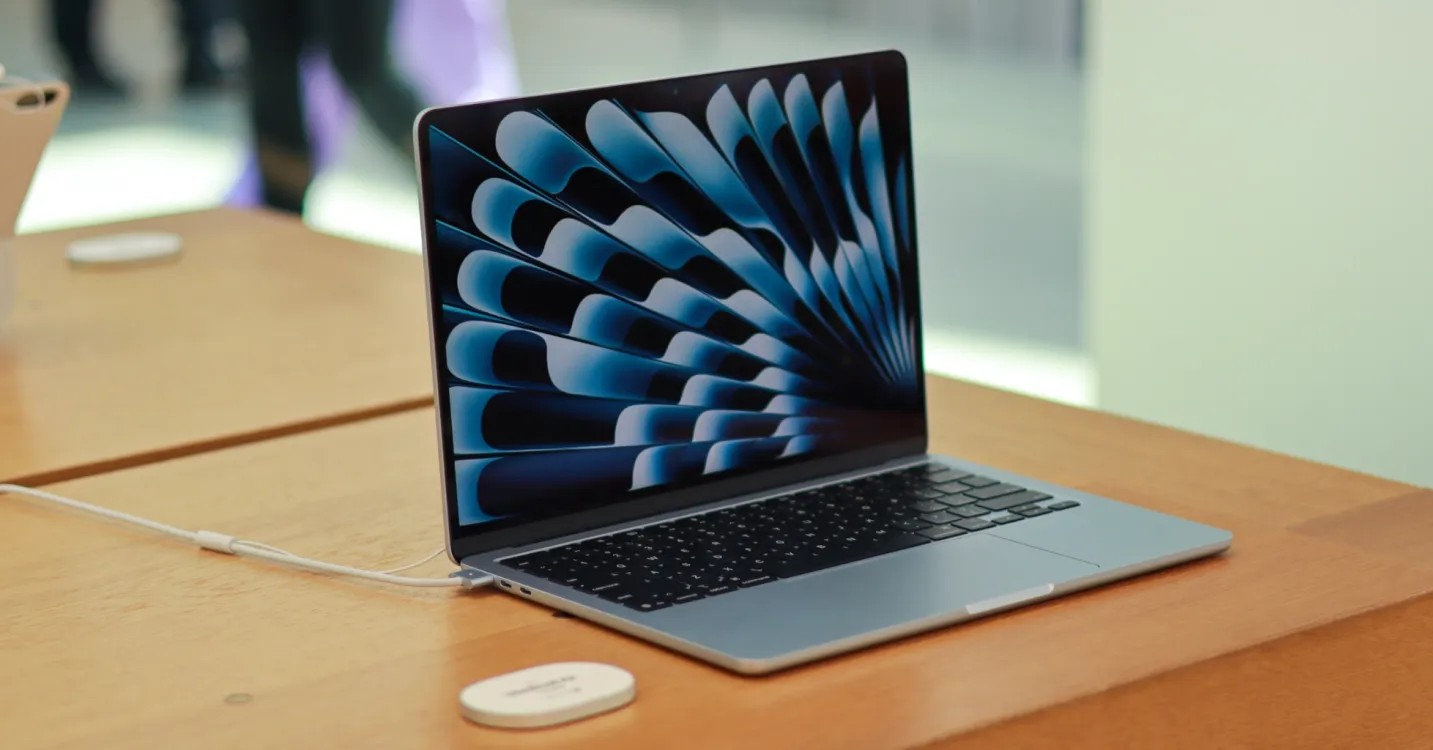 Apple sắp ra MacBook giá rẻ chạy chip iPhone?