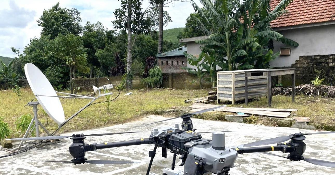 Viettel dùng máy bay không người lái phát sóng di động tại vùng lũ