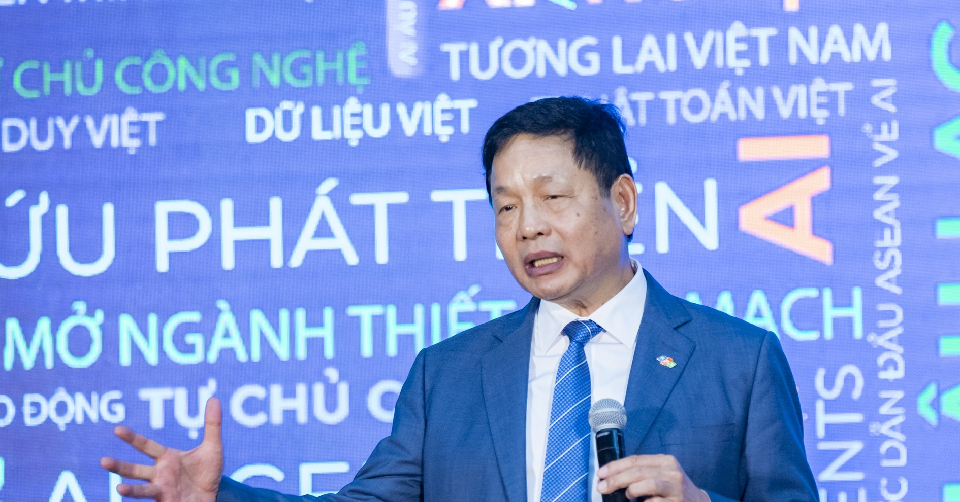 “Nếu học AI từ lớp 1 thì khi trưởng thành có thể thích nghi bất kể tác động nào của AI”