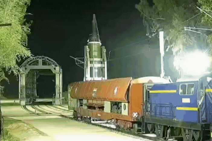 Tên lửa Agni-Prime tầm bắn 2.000km, tốc độ Mach 8, đầu đạn 1.000kg, công nghệ phóng từ tàu hỏa