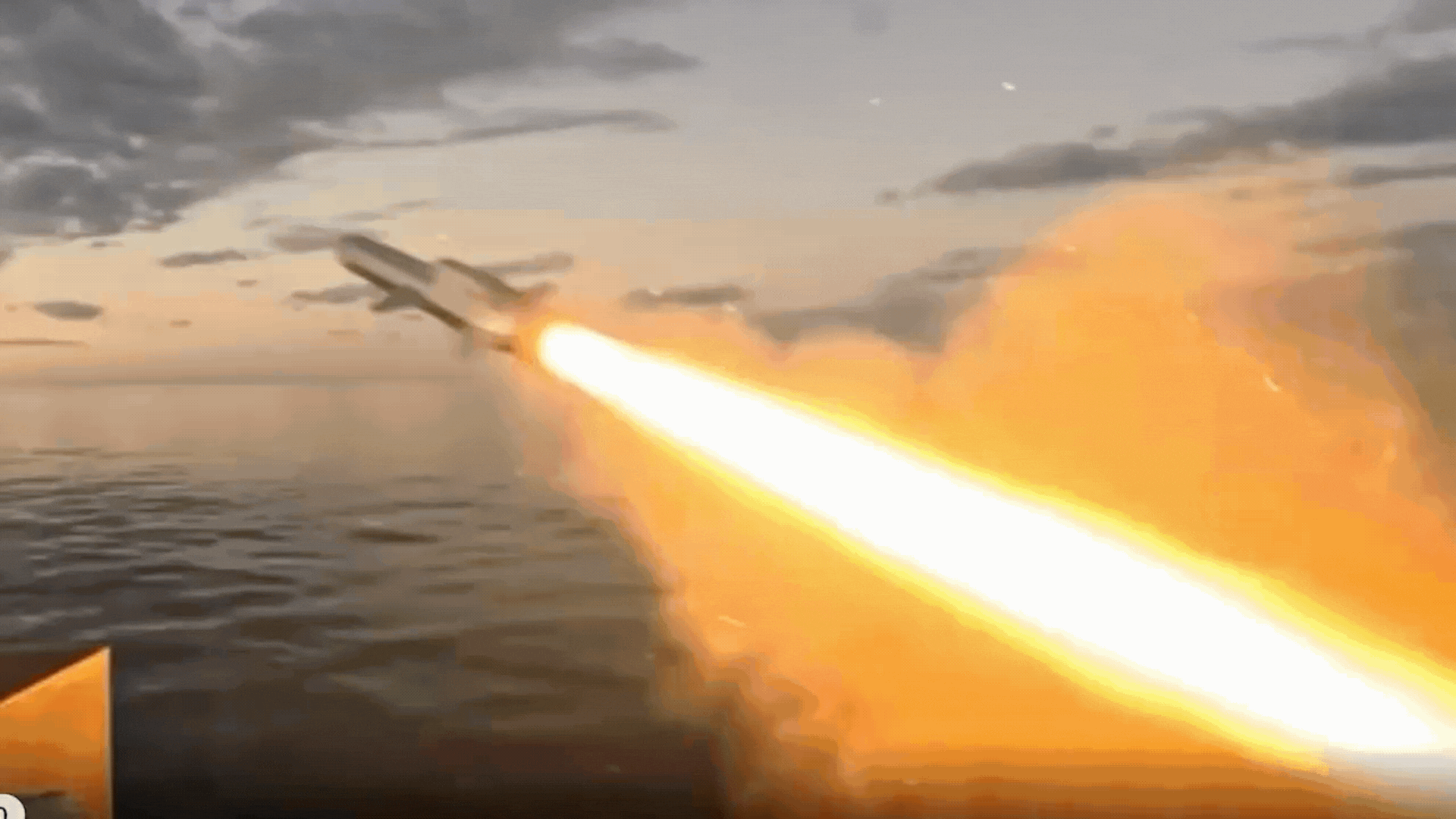 Tên lửa NSM công nghệ tàng hình tầm bắn 160km, đầu đạn 120kg, ‘xuyên thủng mọi tàu chiến’