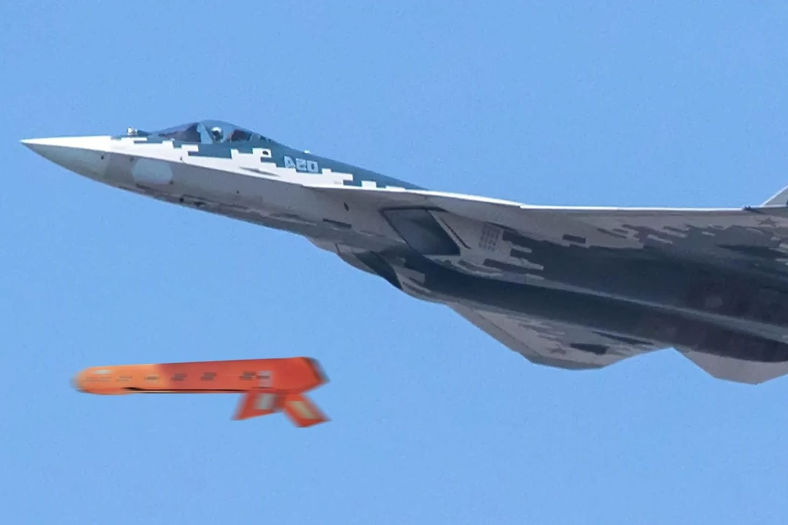 Tên lửa S-71 biến Su-57 thành 'Mothership' AI xóa sổ xe tăng từ 350km, F-35 cũng phải 'run rẩy'