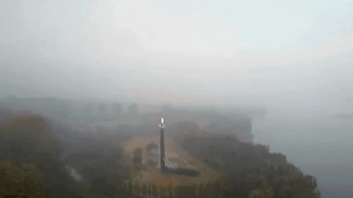 Tên lửa Hwasong-20 AI tầm bắn 15.000km, công nghệ hạt nhân đỉnh cao, 'thay đổi quân sự toàn cầu'