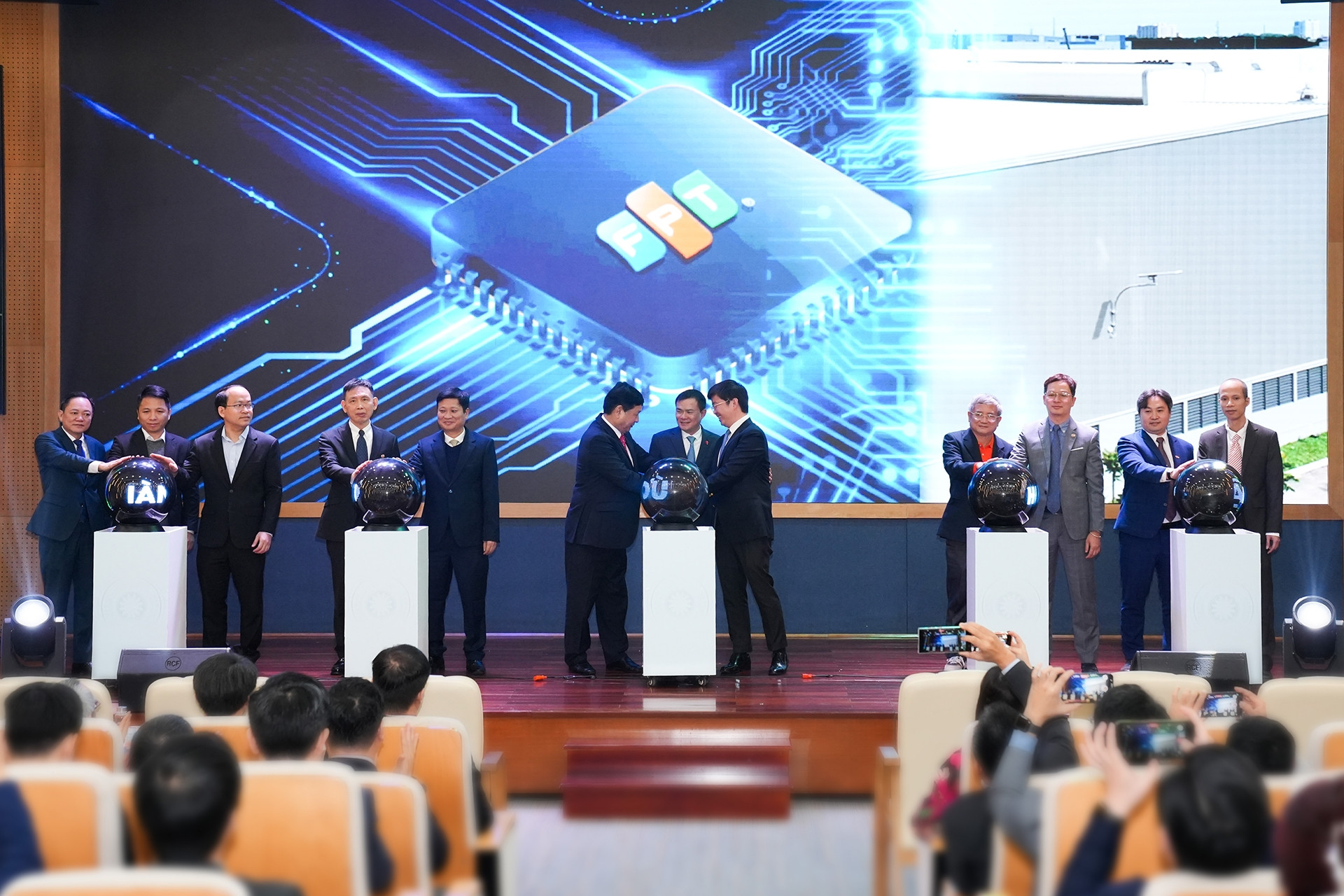 Thứ trưởng Bùi Hoàng Phương: 'FPT hoàn thiện mảnh ghép cuối cùng ở mảng bán dẫn của Việt Nam'